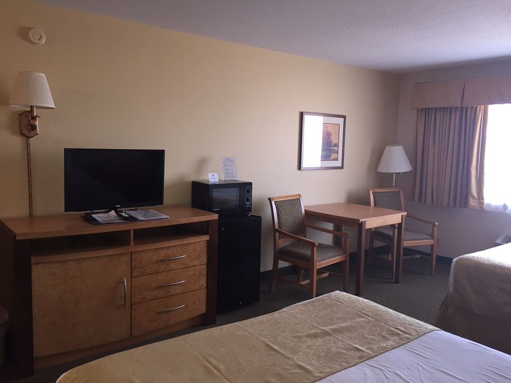 Boarders Inn & Suites By Cobblestone Hotels Superior Extérieur photo