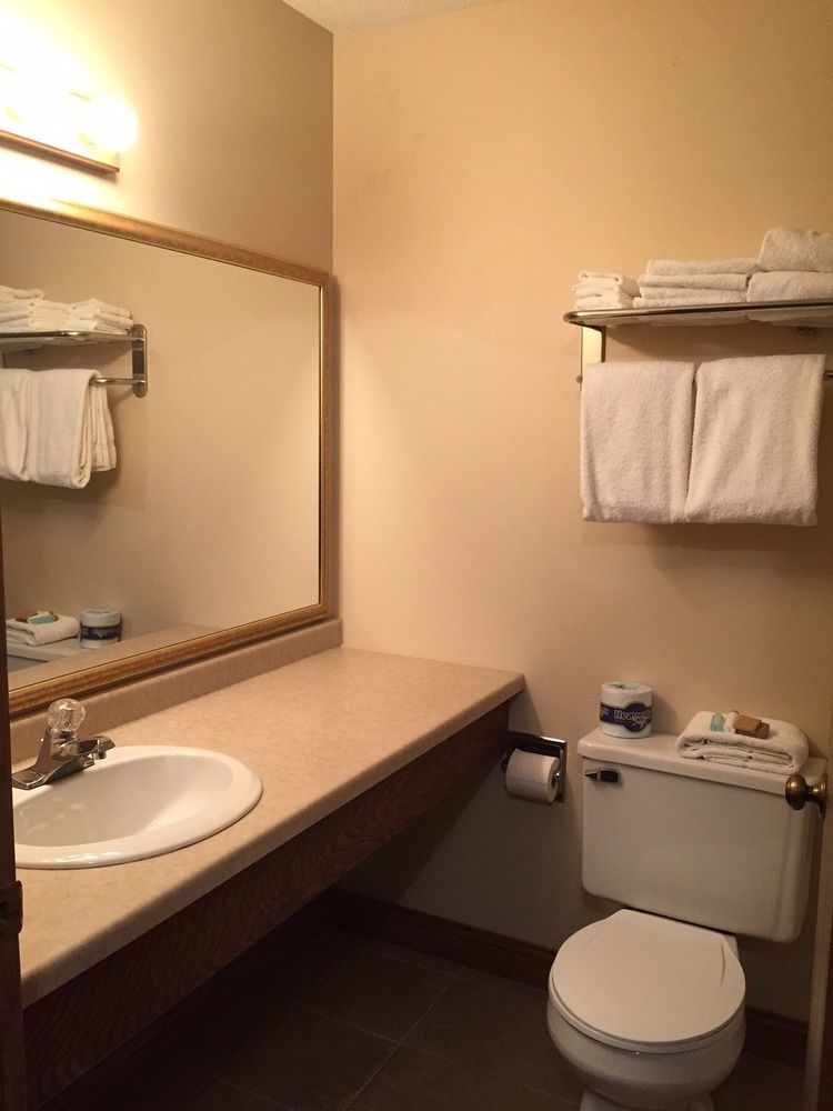 Boarders Inn & Suites By Cobblestone Hotels Superior Extérieur photo