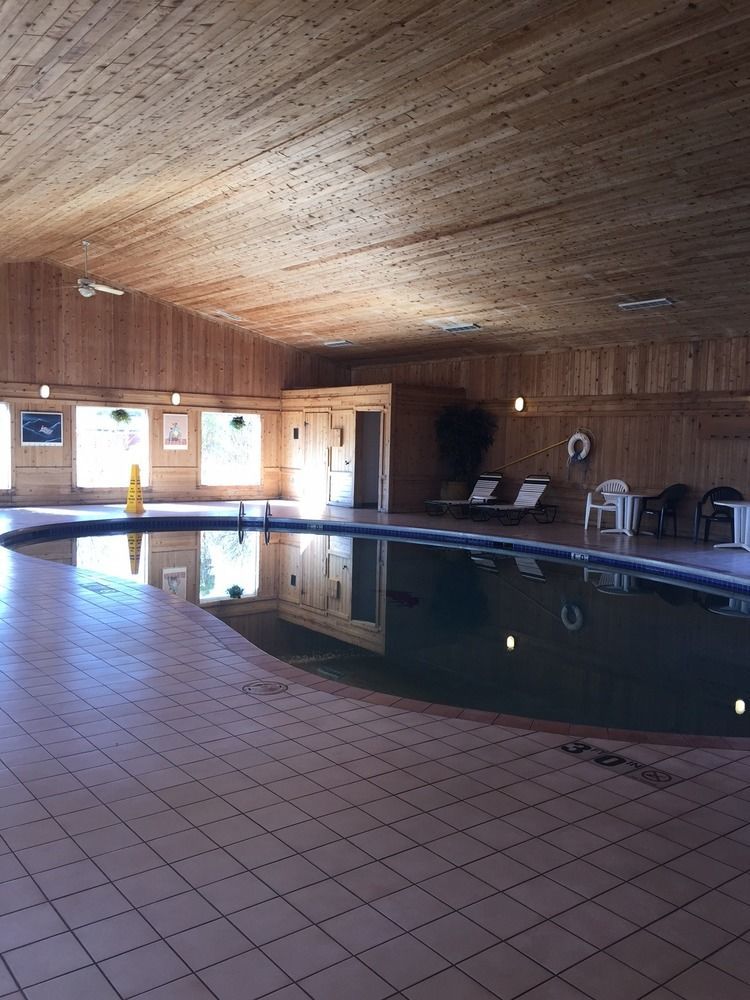 Boarders Inn & Suites By Cobblestone Hotels Superior Extérieur photo