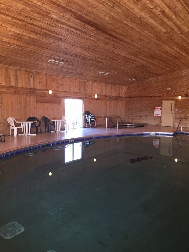 Boarders Inn & Suites By Cobblestone Hotels Superior Extérieur photo
