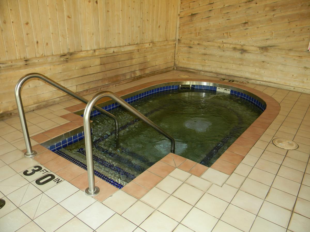 Boarders Inn & Suites By Cobblestone Hotels Superior Extérieur photo