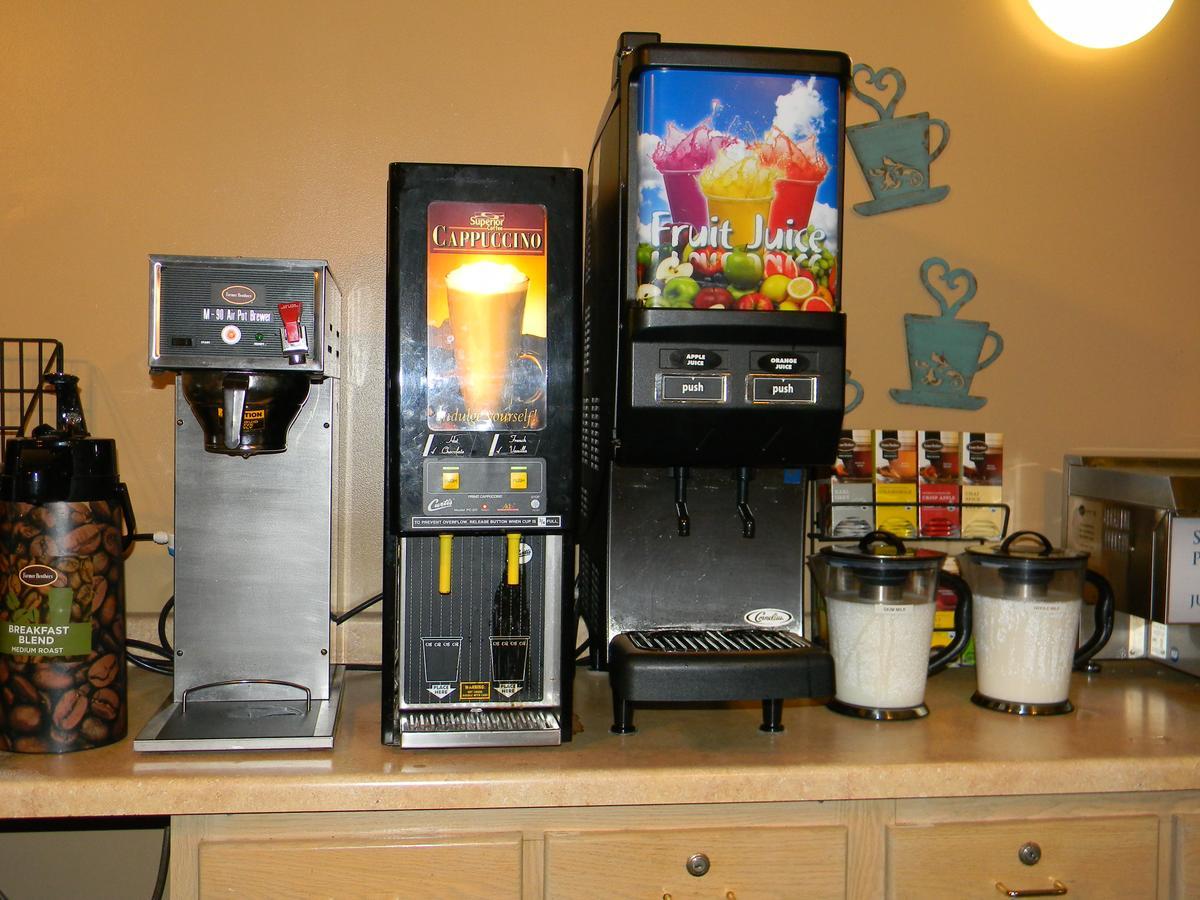Boarders Inn & Suites By Cobblestone Hotels Superior Extérieur photo