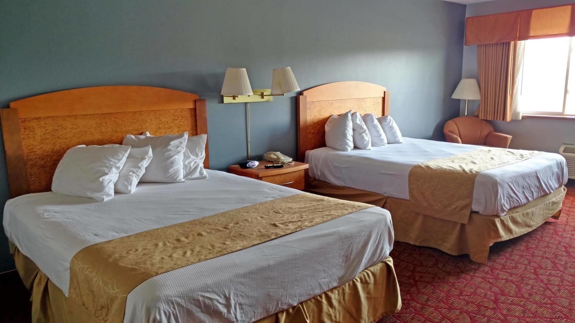 Boarders Inn & Suites By Cobblestone Hotels Superior Extérieur photo