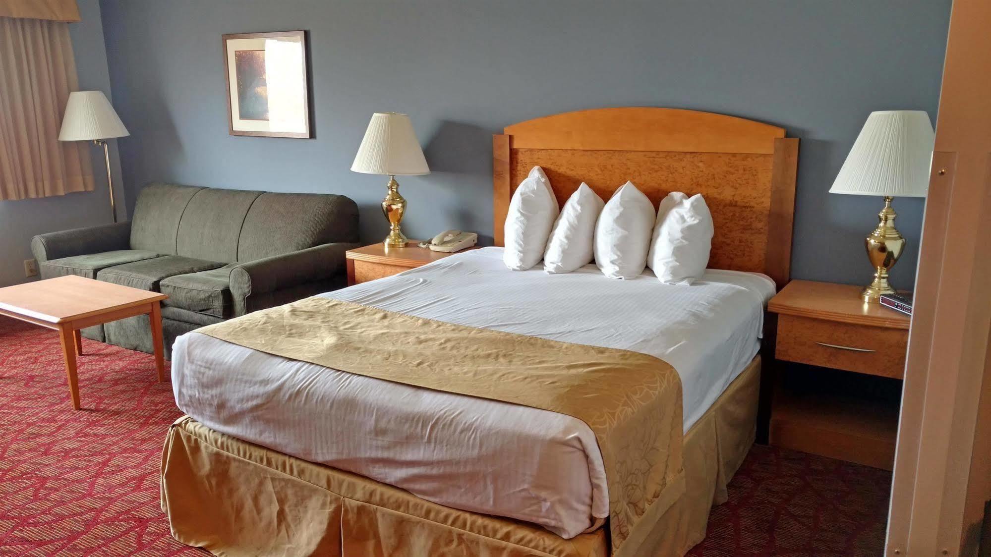 Boarders Inn & Suites By Cobblestone Hotels Superior Extérieur photo