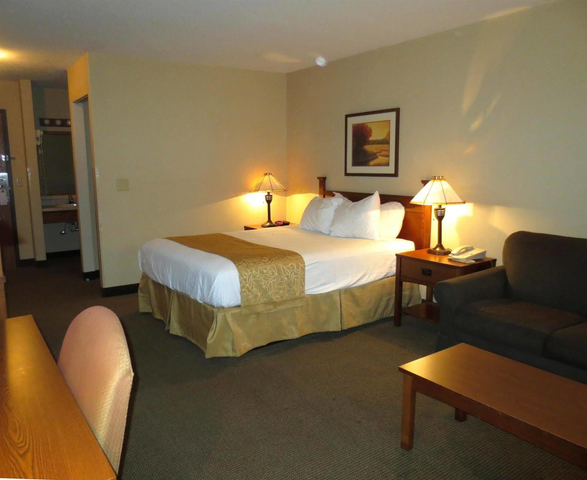 Boarders Inn & Suites By Cobblestone Hotels Superior Extérieur photo