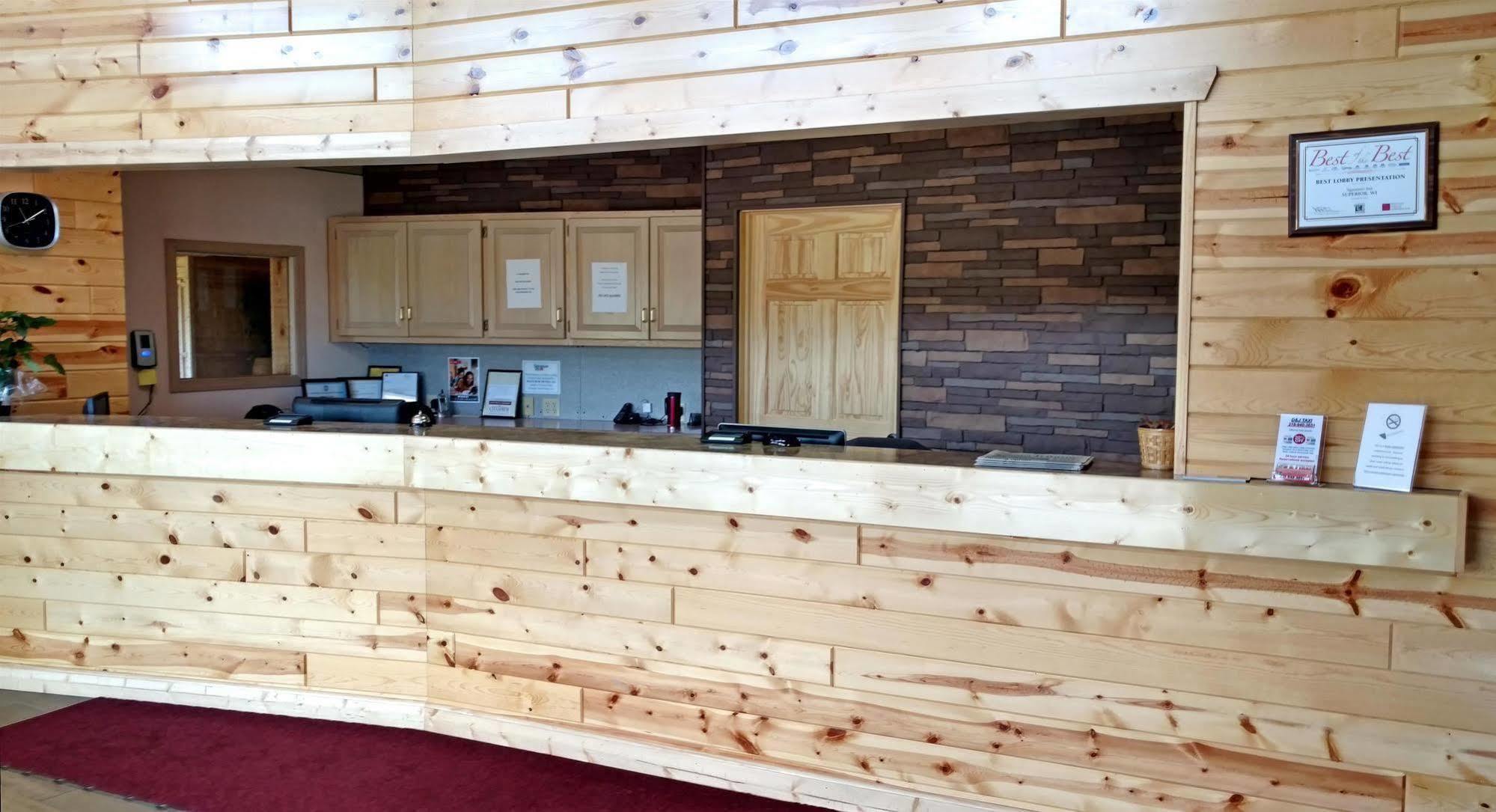 Boarders Inn & Suites By Cobblestone Hotels Superior Extérieur photo
