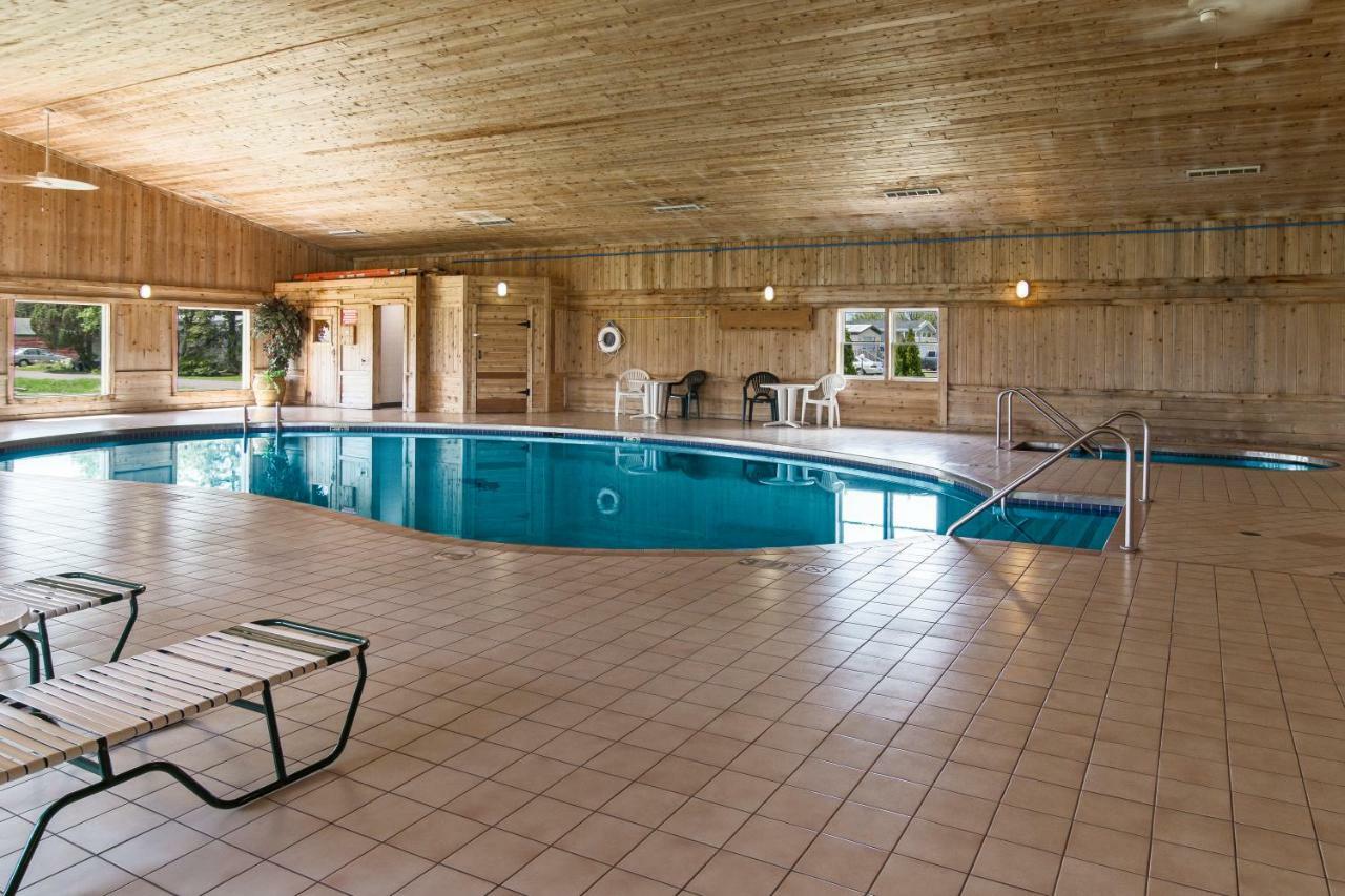 Boarders Inn & Suites By Cobblestone Hotels Superior Extérieur photo