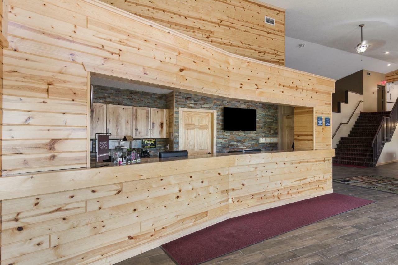 Boarders Inn & Suites By Cobblestone Hotels Superior Extérieur photo