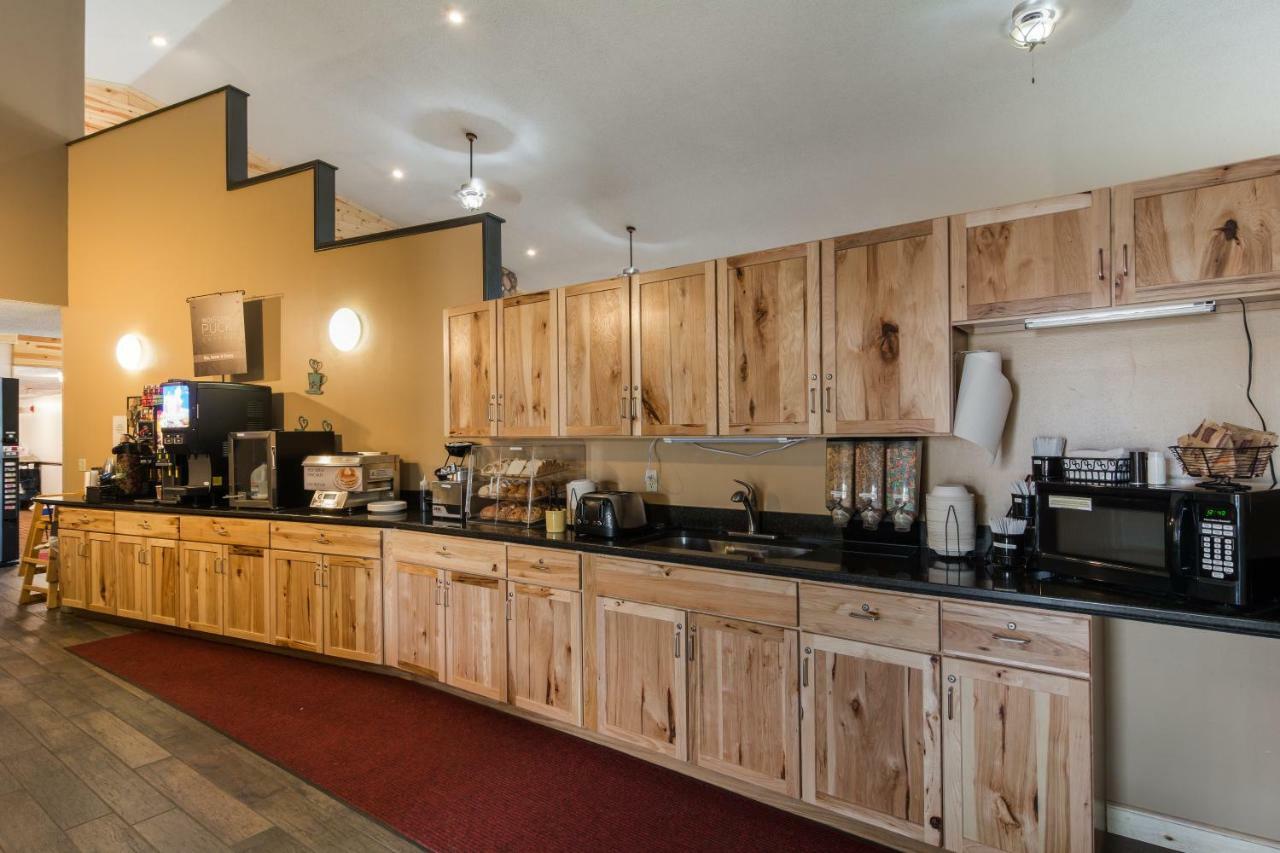 Boarders Inn & Suites By Cobblestone Hotels Superior Extérieur photo