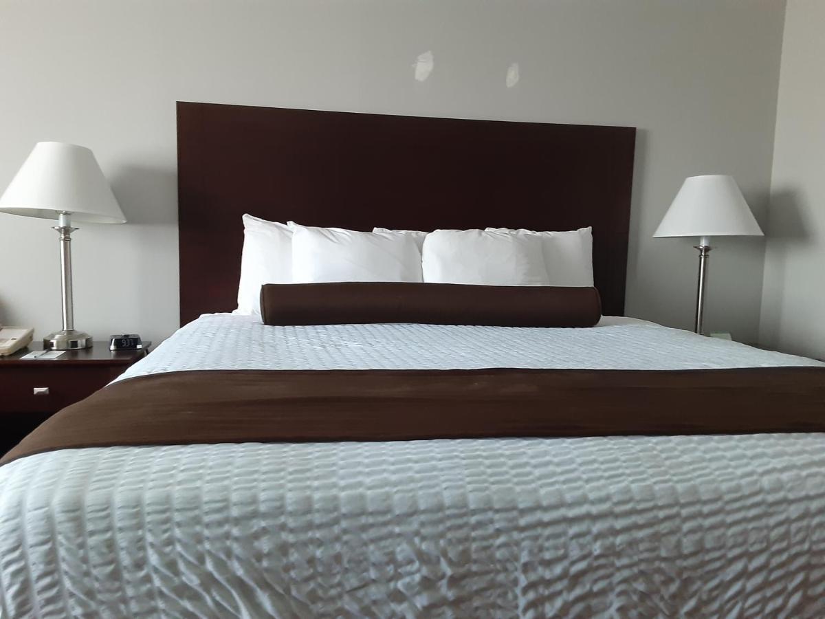 Boarders Inn & Suites By Cobblestone Hotels Superior Extérieur photo