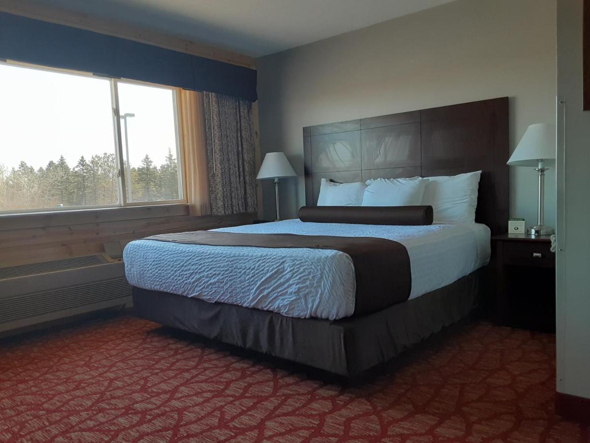 Boarders Inn & Suites By Cobblestone Hotels Superior Extérieur photo