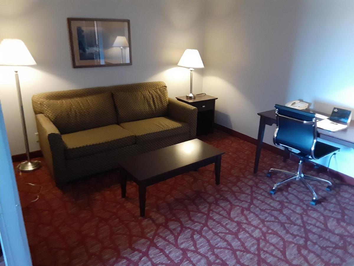 Boarders Inn & Suites By Cobblestone Hotels Superior Extérieur photo