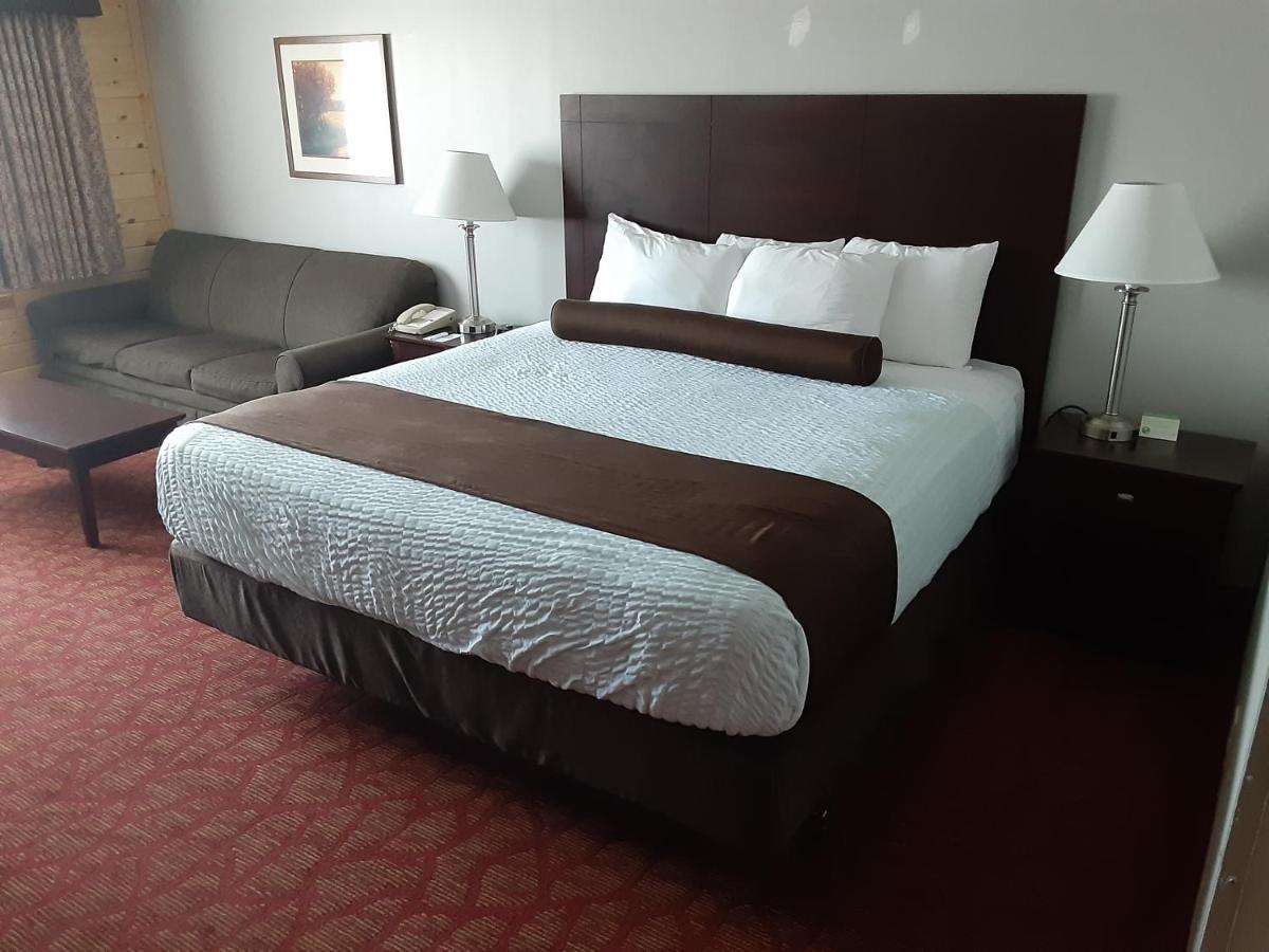 Boarders Inn & Suites By Cobblestone Hotels Superior Extérieur photo