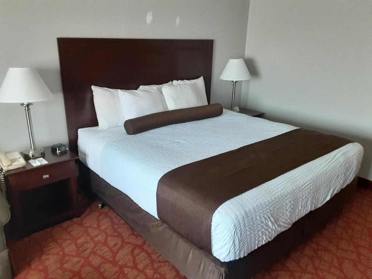 Boarders Inn & Suites By Cobblestone Hotels Superior Extérieur photo